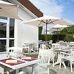 贡比涅宜必思酒店 3*