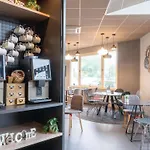 贡比涅宜必思酒店 3*